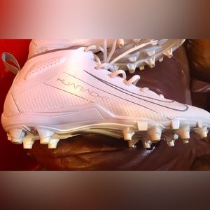 Nike cleats like new!